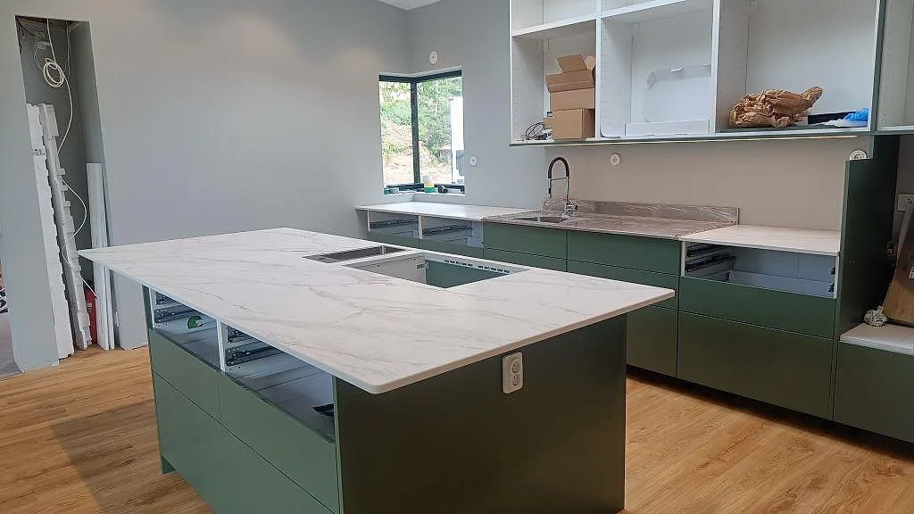 Gennemført projekt: Køkkenbordplade i Dekton Morpheus Velvet, Kungsbacka.