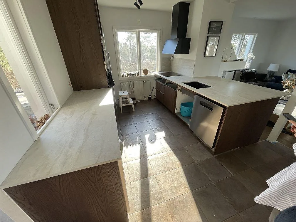 Køkkenbordplade i Dekton Nara, Sollentuna – billede 2