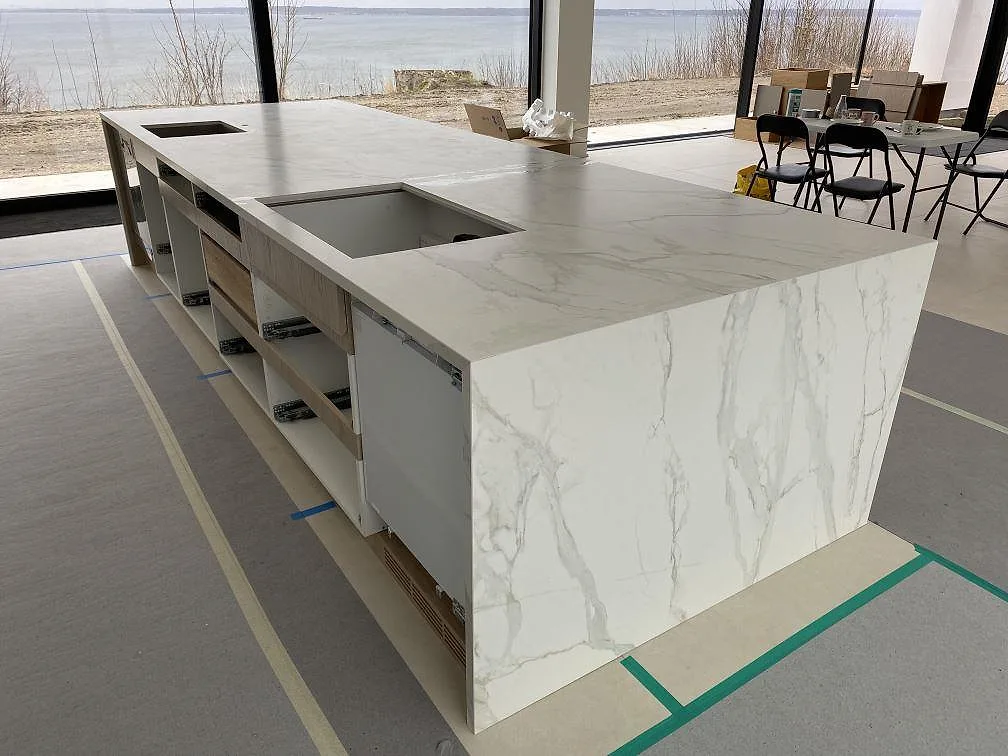 Køkkenbordplade i Dekton Neural, Ålsgårde – billede 2