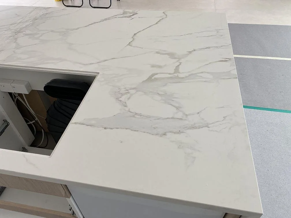 Køkkenbordplade i Dekton Neural, Ålsgårde – billede 5