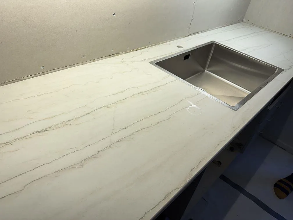 Køkkenbordplade i Dekton Neural, Lund – billede 3