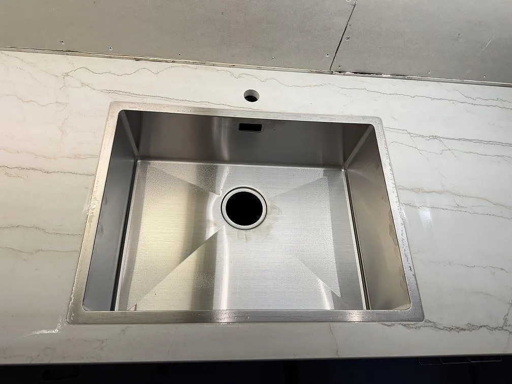 Køkkenbordplade i Dekton Neural, Lund – billede 4