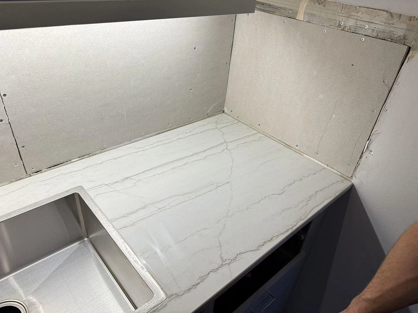 Køkkenbordplade i Dekton Neural, Lund – billede 2