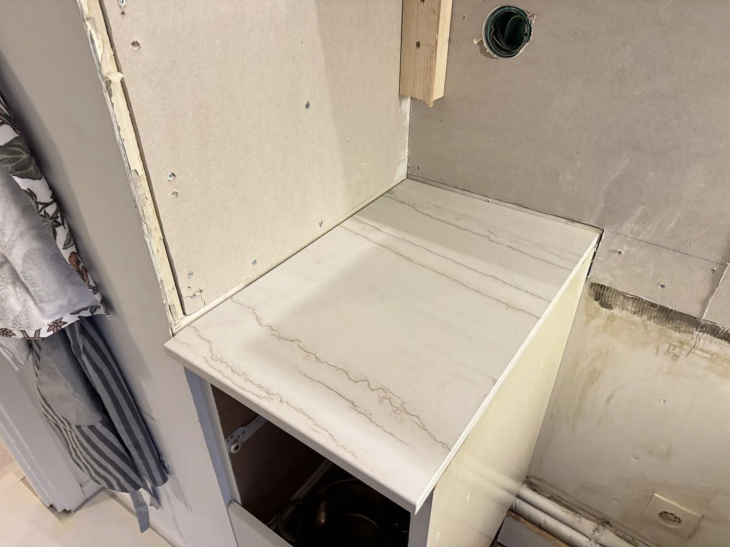 Køkkenbordplade i Dekton Neural, Lund – billede 5