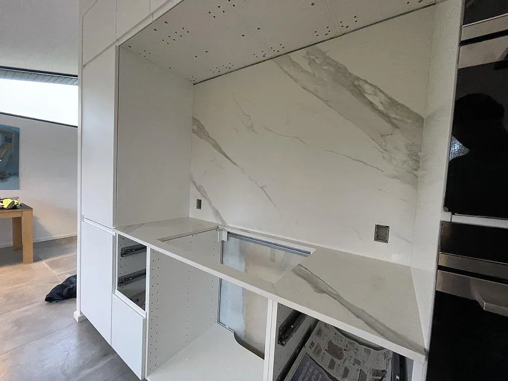 Køkkenbordplade i Dekton Opera Velvet, Solroed Strand – billede 4