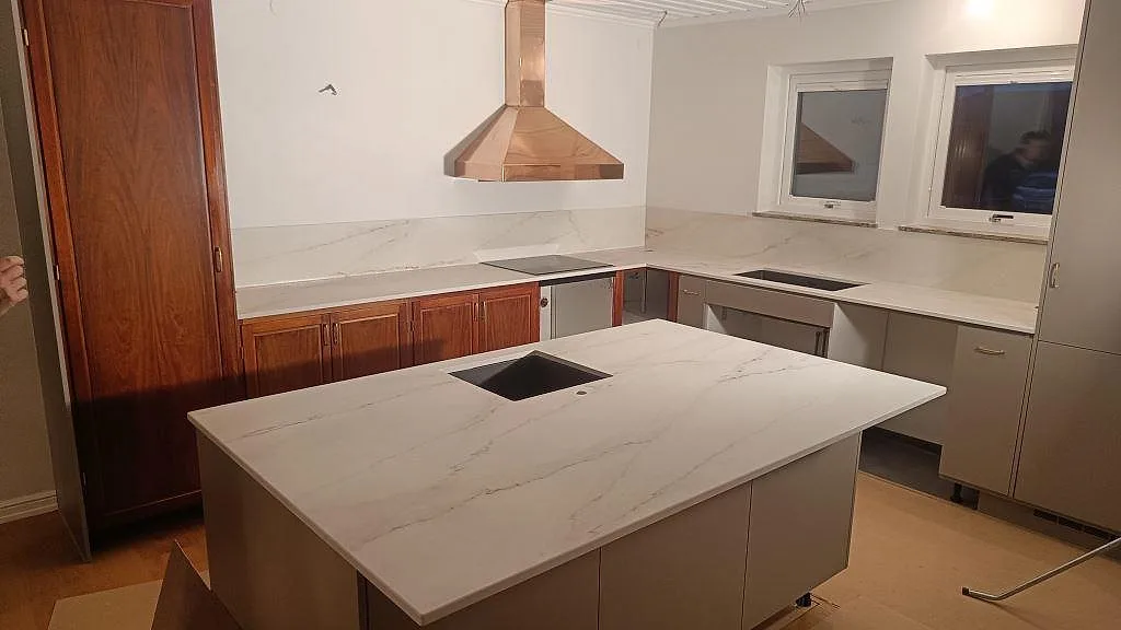 Køkkenbordplade i Dekton Rem (Velvet), Eslöv