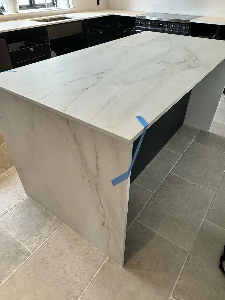 Gennemført projekt: Køkkenbordplade i Dekton Rem (Velvet), Glumslöv.