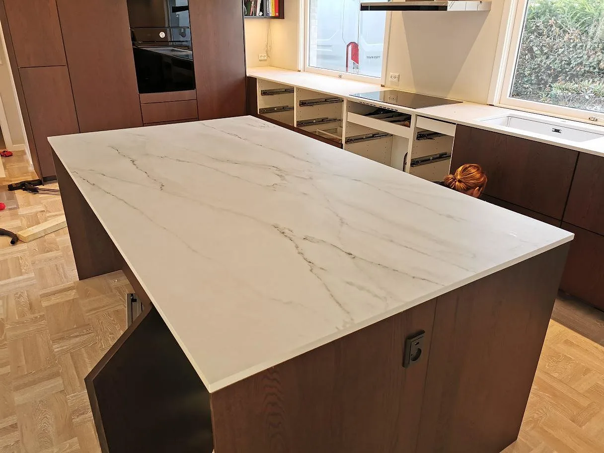 Køkkenbordplade i Dekton Rem (Velvet), Greve