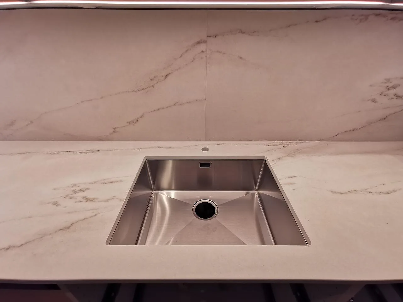 Køkkenbordplade i Dekton Rem Velvet, Limhamn – billede 2