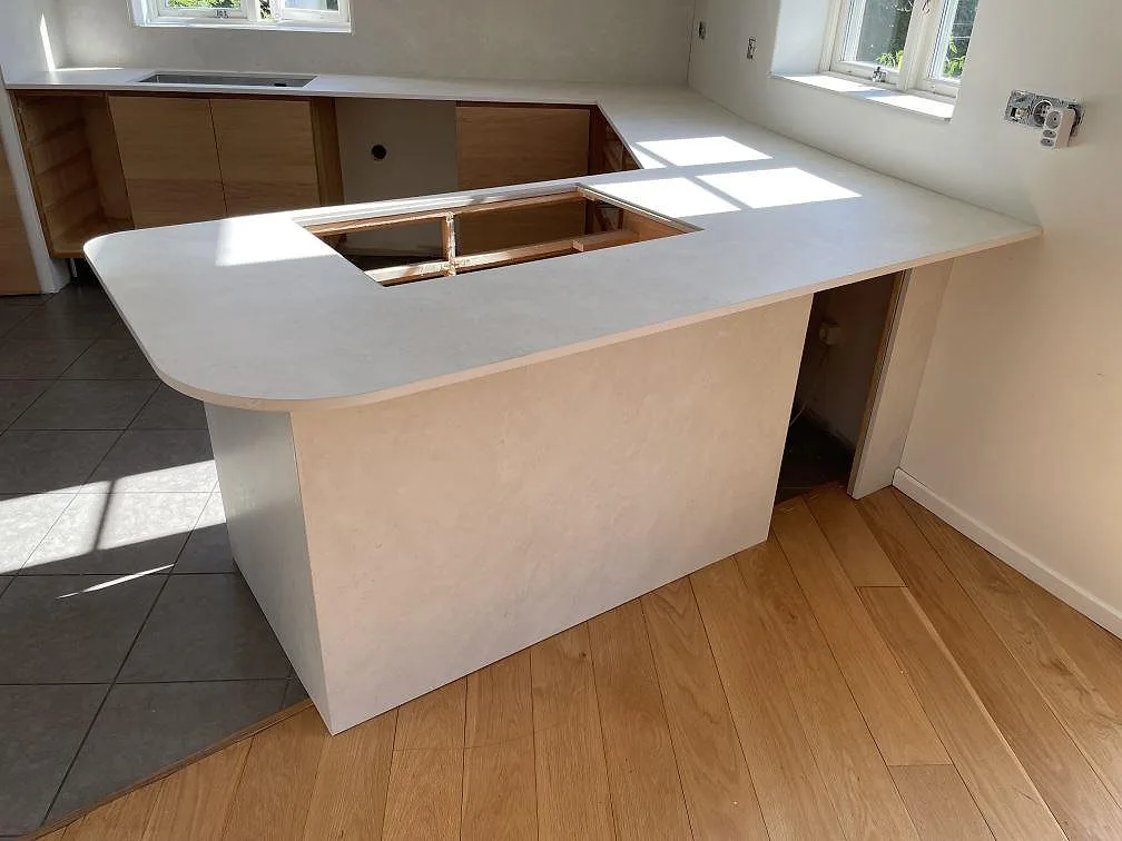 Køkkenbordplade i Dekton Sandik, Sollentuna – billede 2