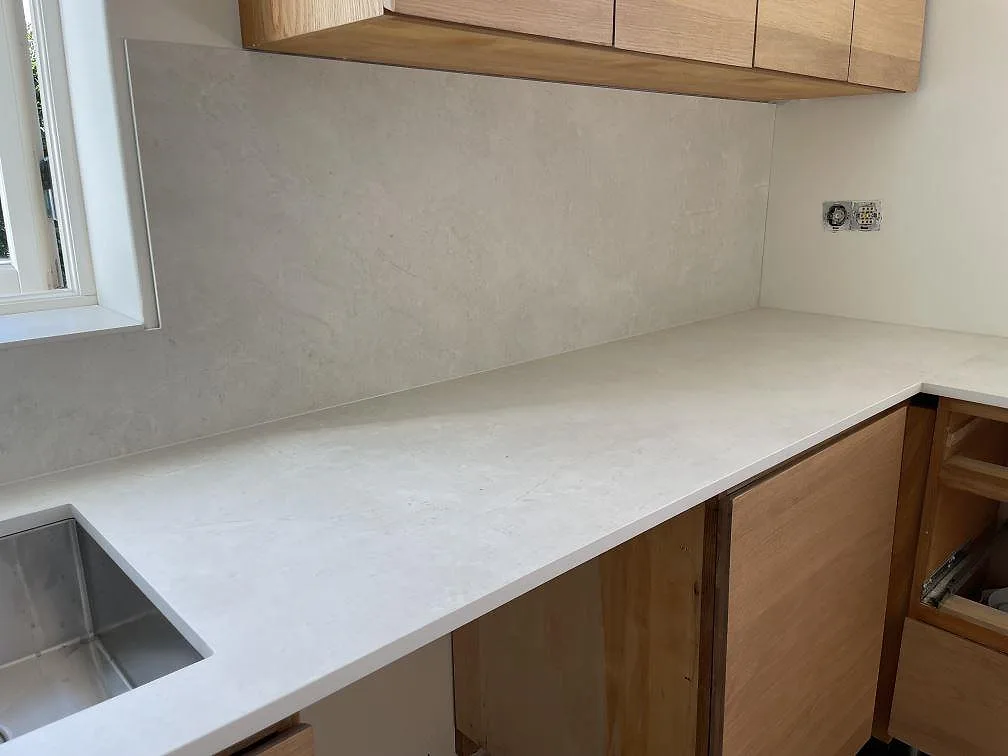 Køkkenbordplade i Dekton Sandik, Sollentuna – billede 4