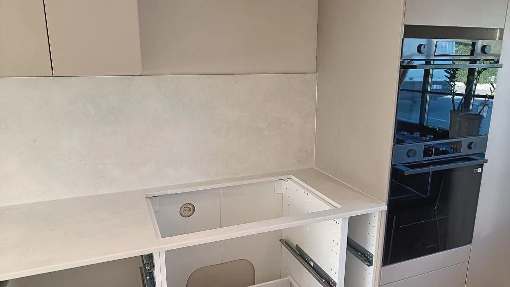 Køkkenbordplade i Dekton Sandik, Vellinge – billede 5