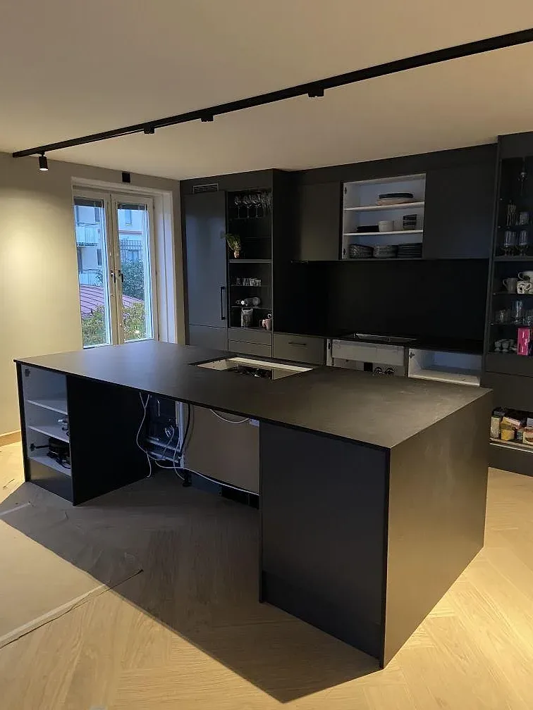 Køkkenø i Dekton Sirius-keramik, Göteborg