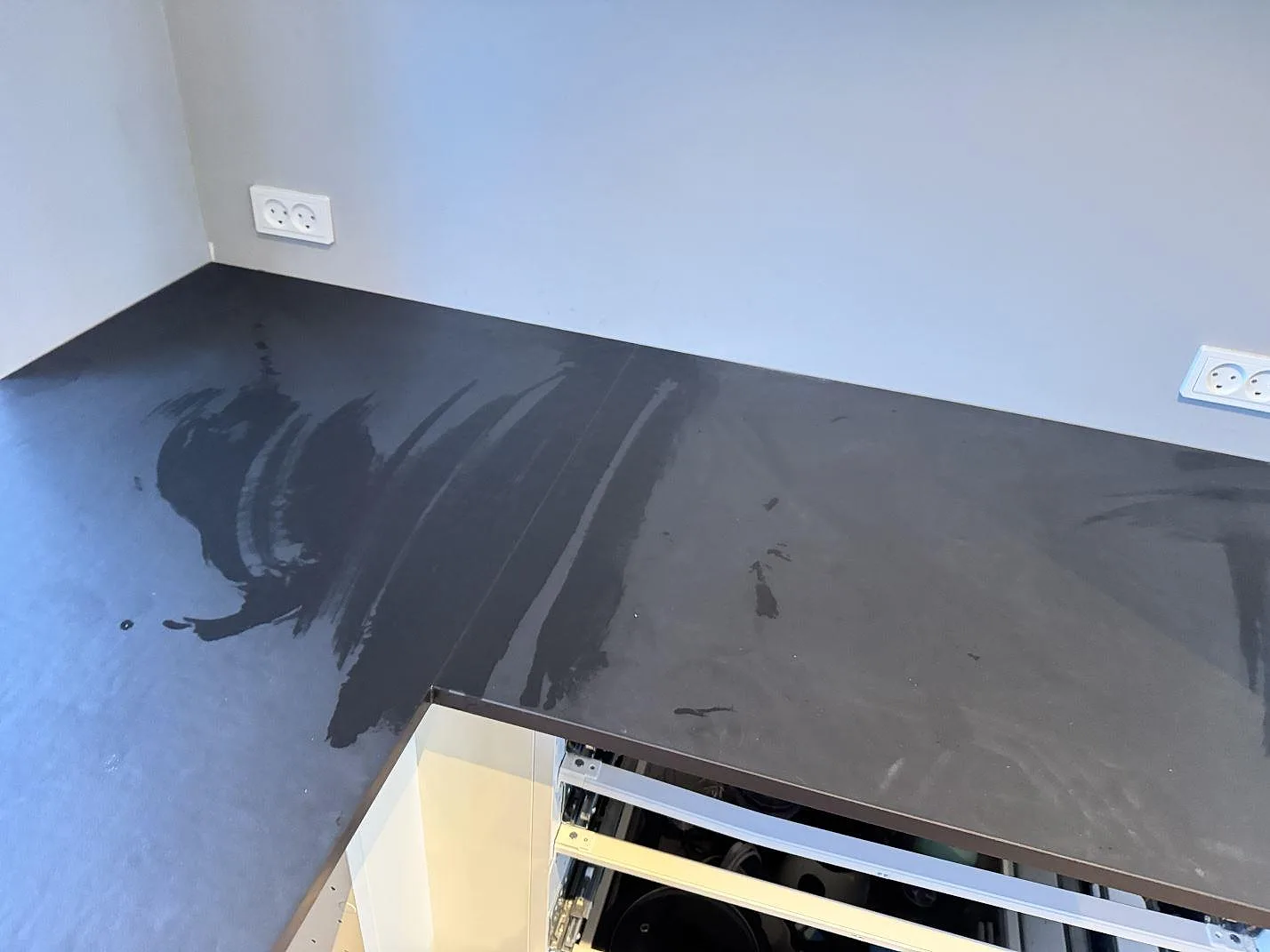 Køkkenbordplade i Dekton Sirius, Mørkøv – billede 2