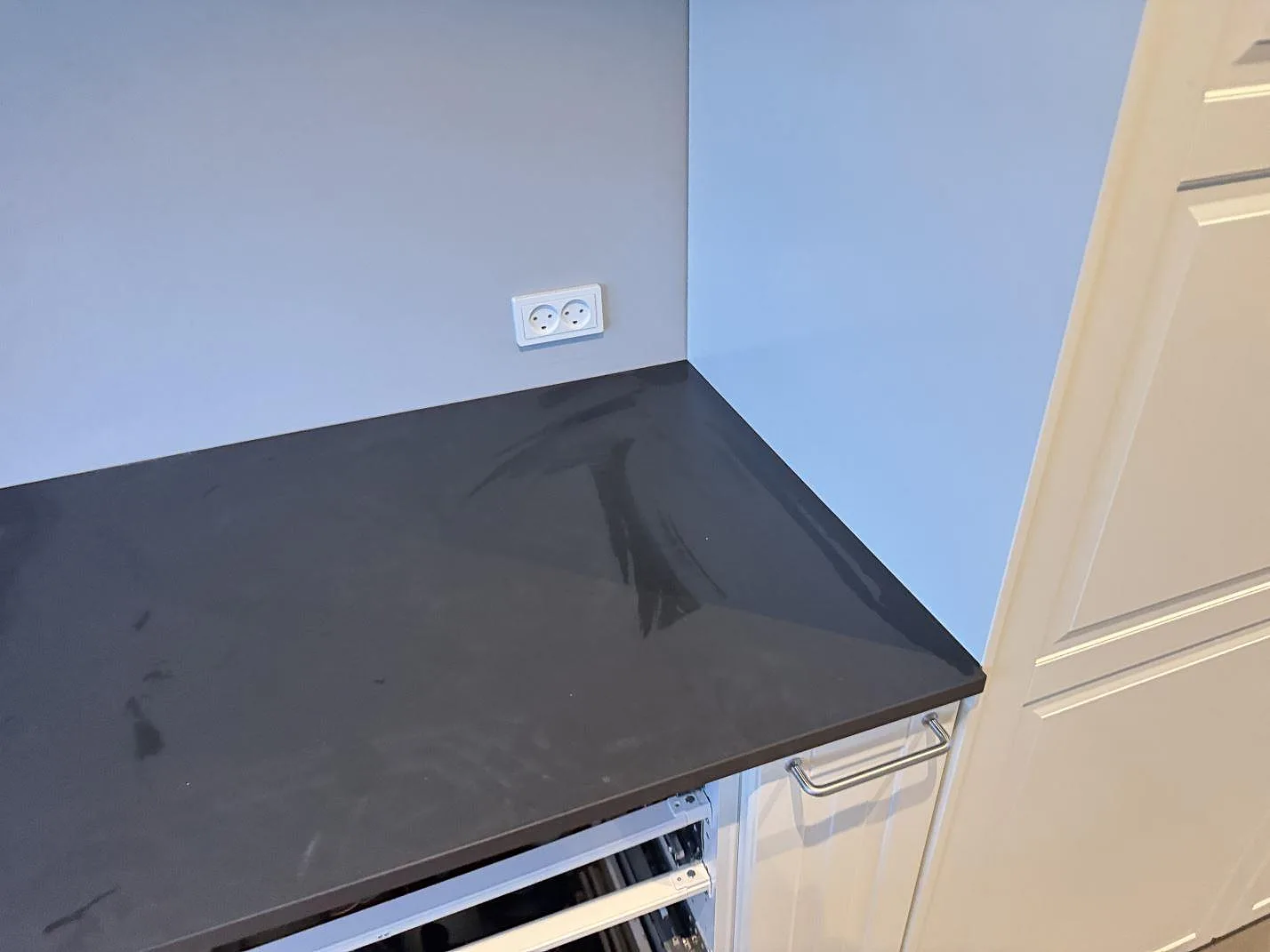 Køkkenbordplade i Dekton Sirius, Mørkøv – billede 3