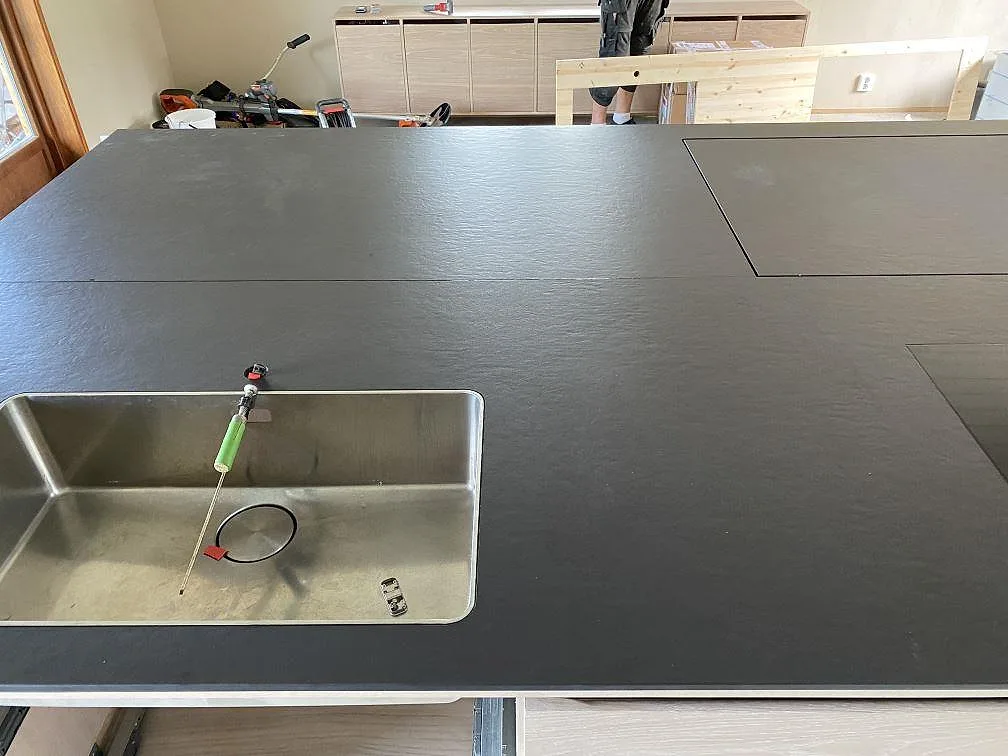 Køkkenbordplade i Dekton Sirius, Svanesund – billede 3