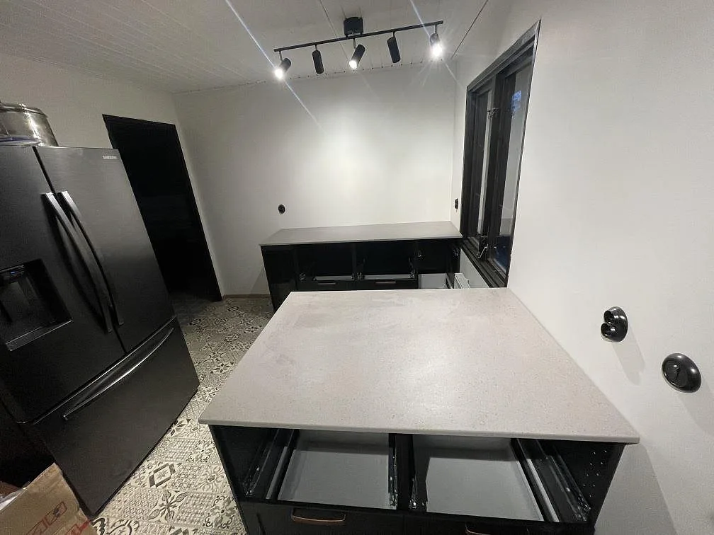 Køkkenbordplade i Dekton Strato, Beddingestrand – billede 8