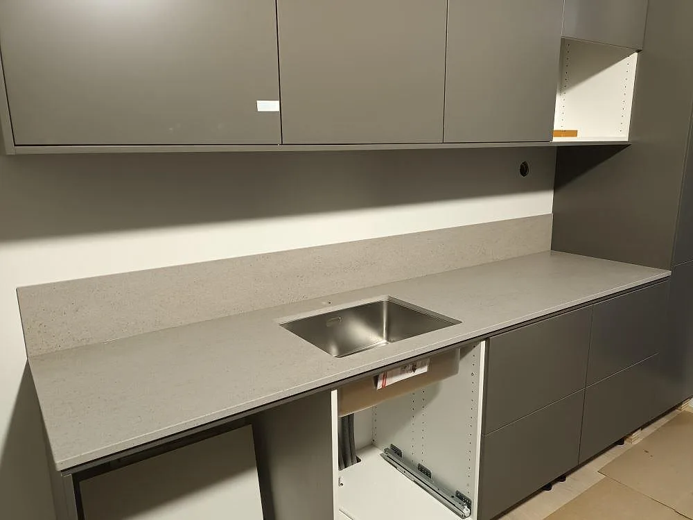 Køkkenbordplade i Dekton Strato, Svärdsklova – billede 2