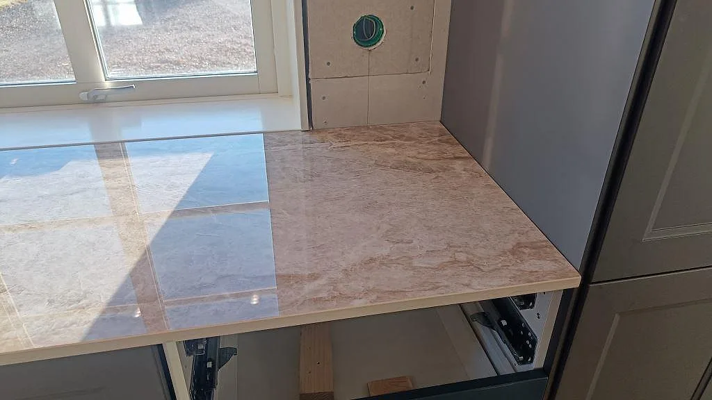 Køkkenbordplade i Dekton Taga, Grästorp – billede 3