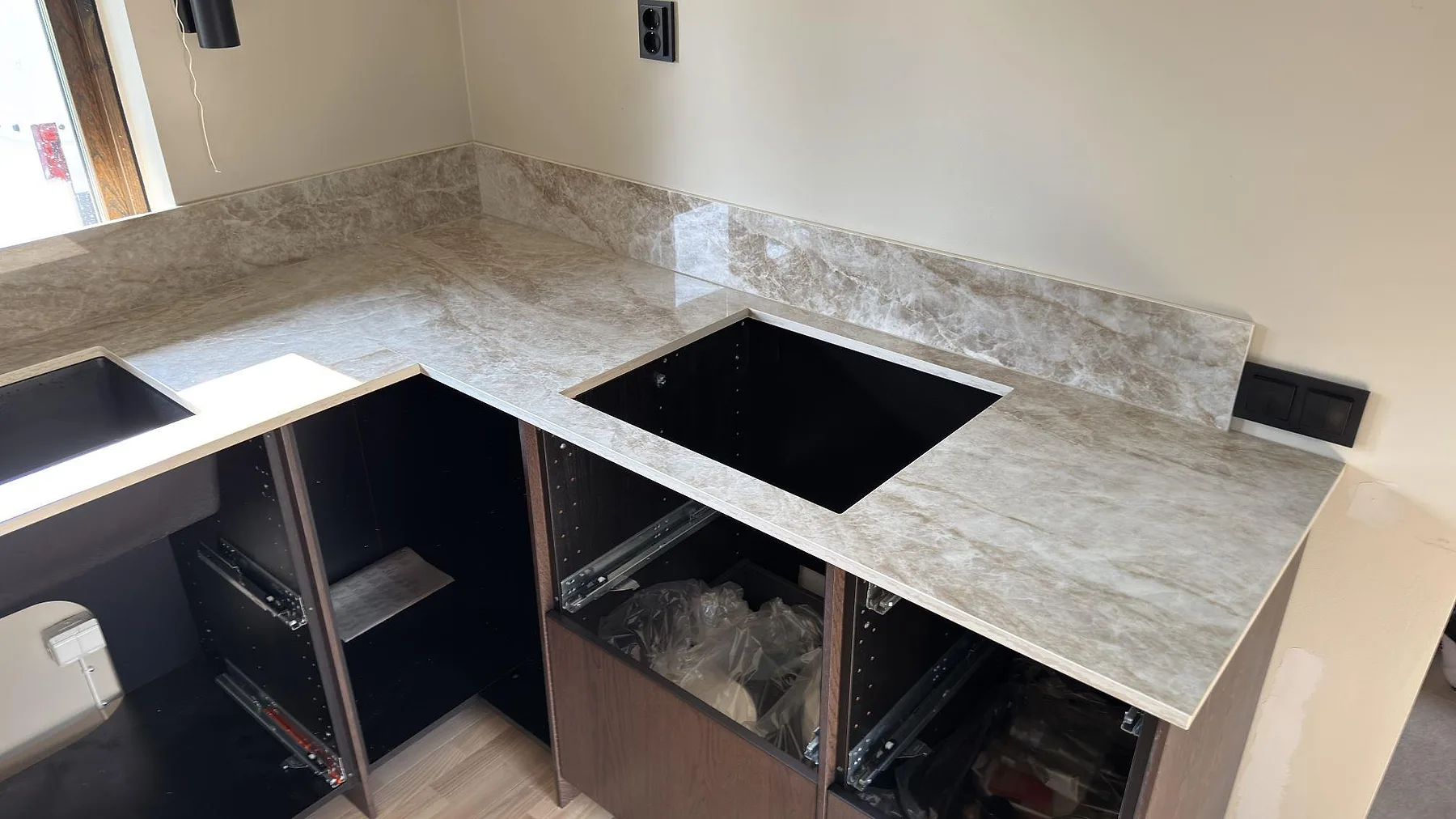 Køkkenbordplade i Dekton Taga, Järfälla – billede 3