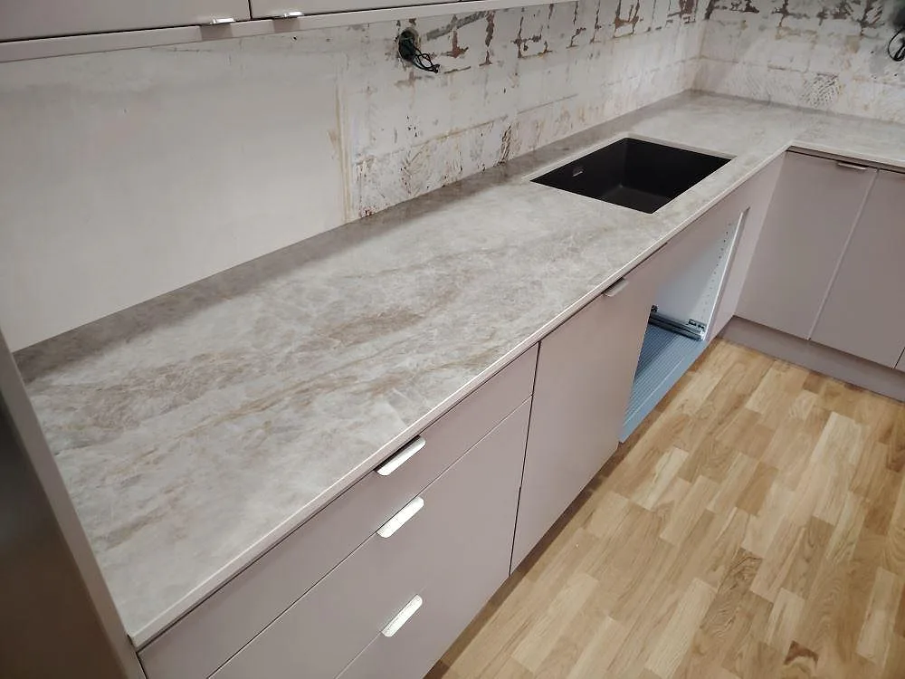 Køkkenbordplade i Dekton Taga, Norsborg – billede 2