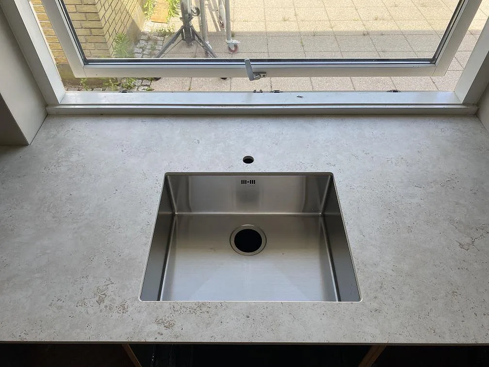 Køkkenbordplade i Dekton Tk05 Sabbia, Birkerød – billede 7