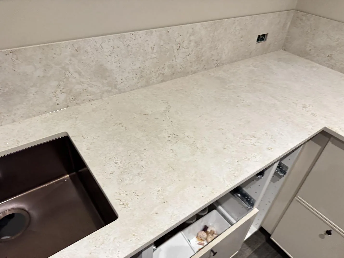 Køkkenbordplade i Dekton Tk05 Sabbia, Copenhagen – billede 2