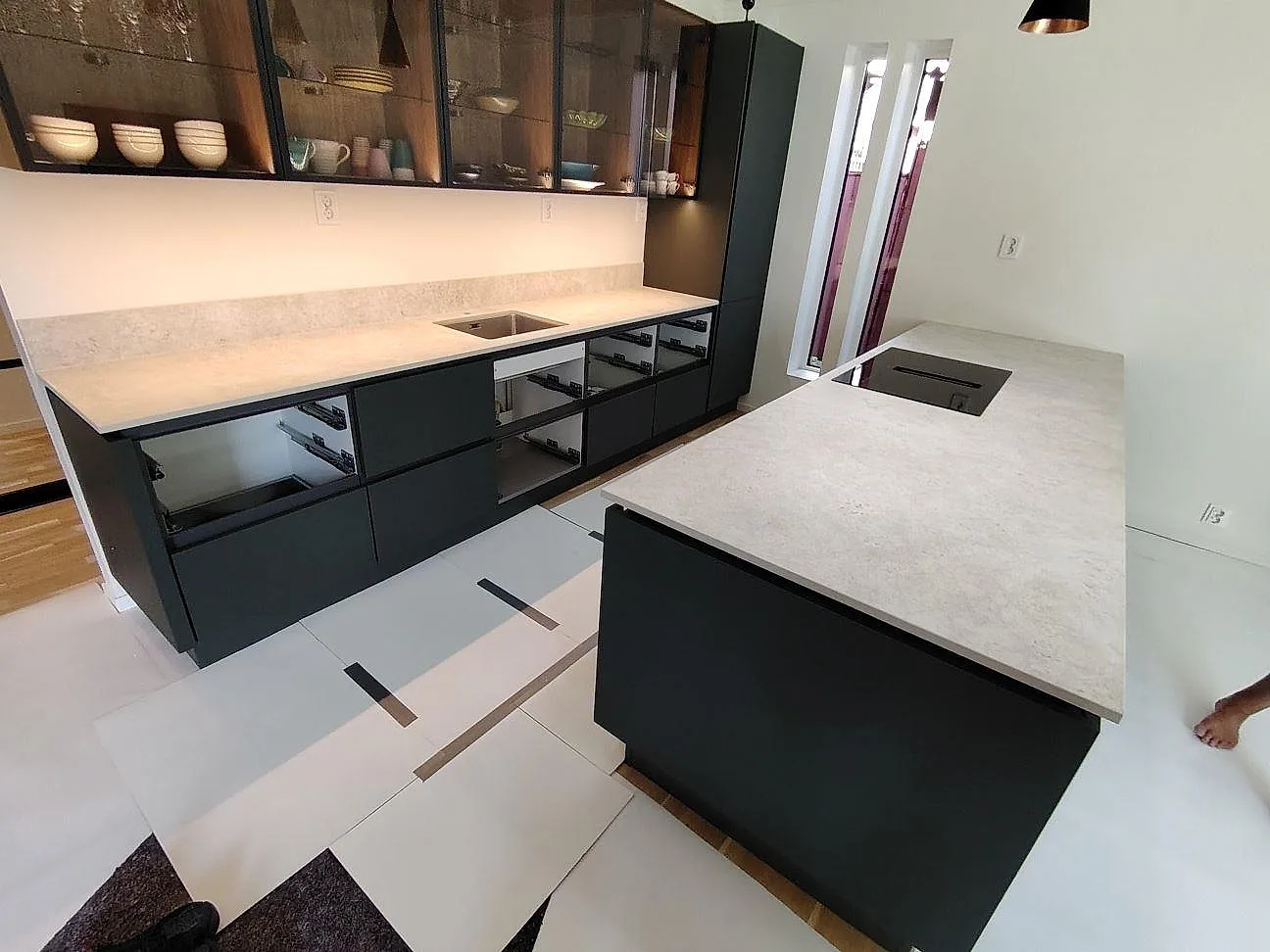 Gennemført projekt: Køkkenbordplade i Dekton Tk05 Sabbia, Falun.