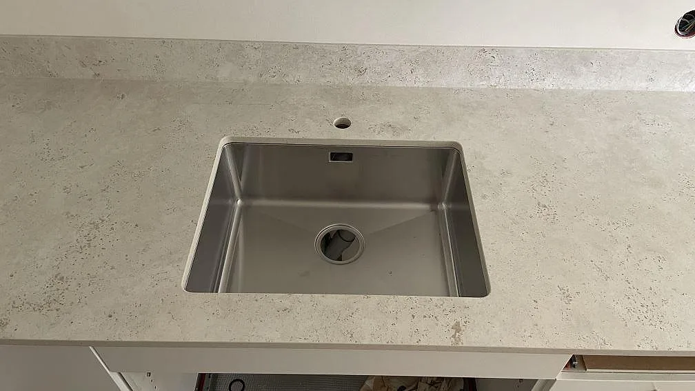 Køkkenbordplade i Dekton Tk05 Sabbia, Halmstad – billede 2