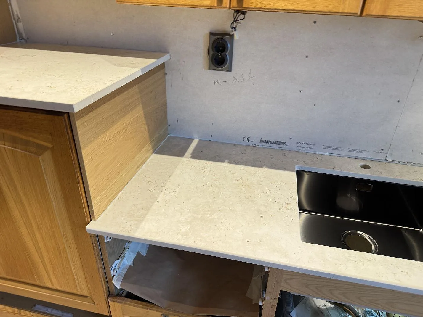Køkkenbordplade i Dekton TK05 Sabbia, Hasslö – billede 4