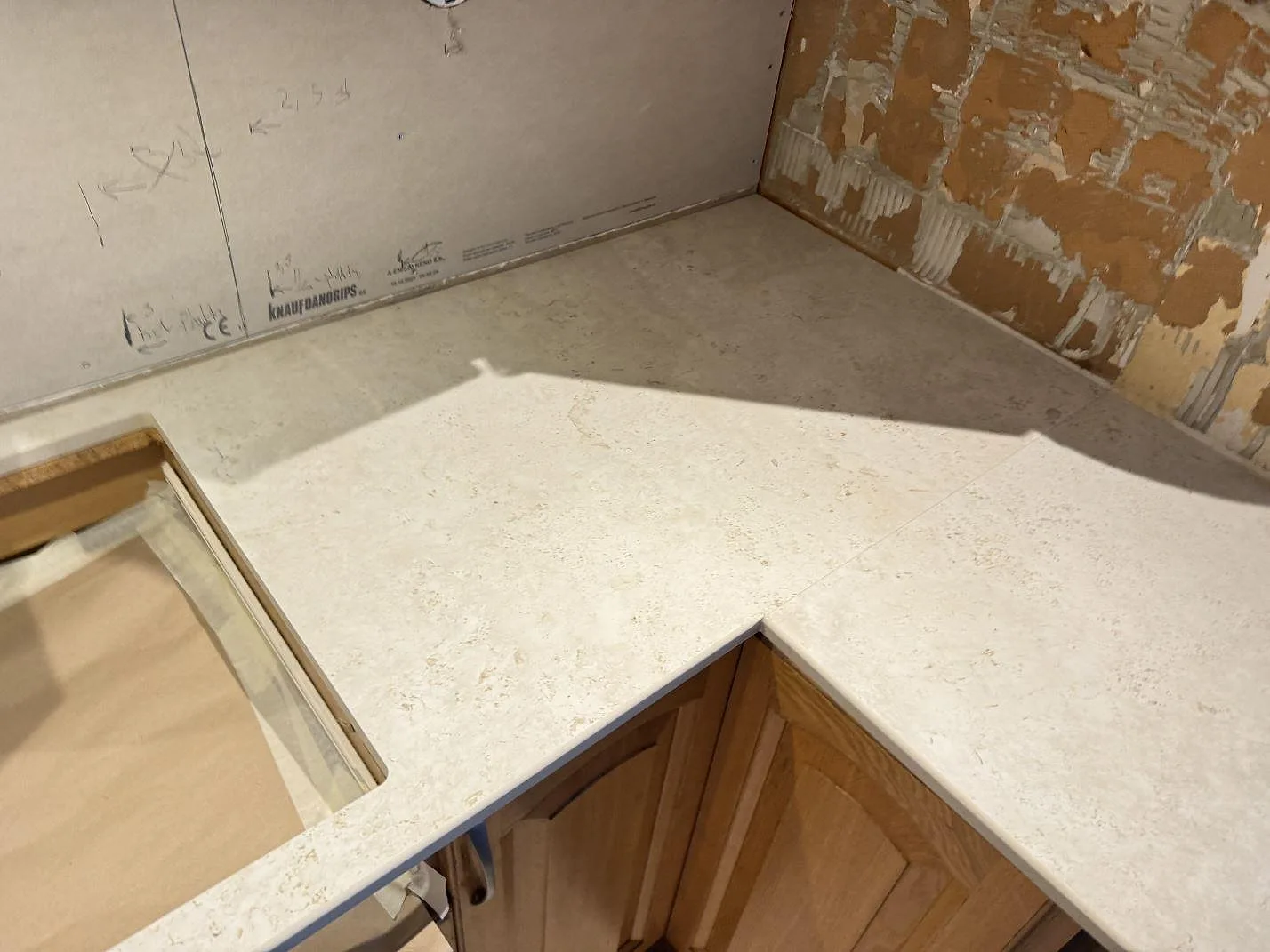 Køkkenbordplade i Dekton TK05 Sabbia, Hasslö – billede 3