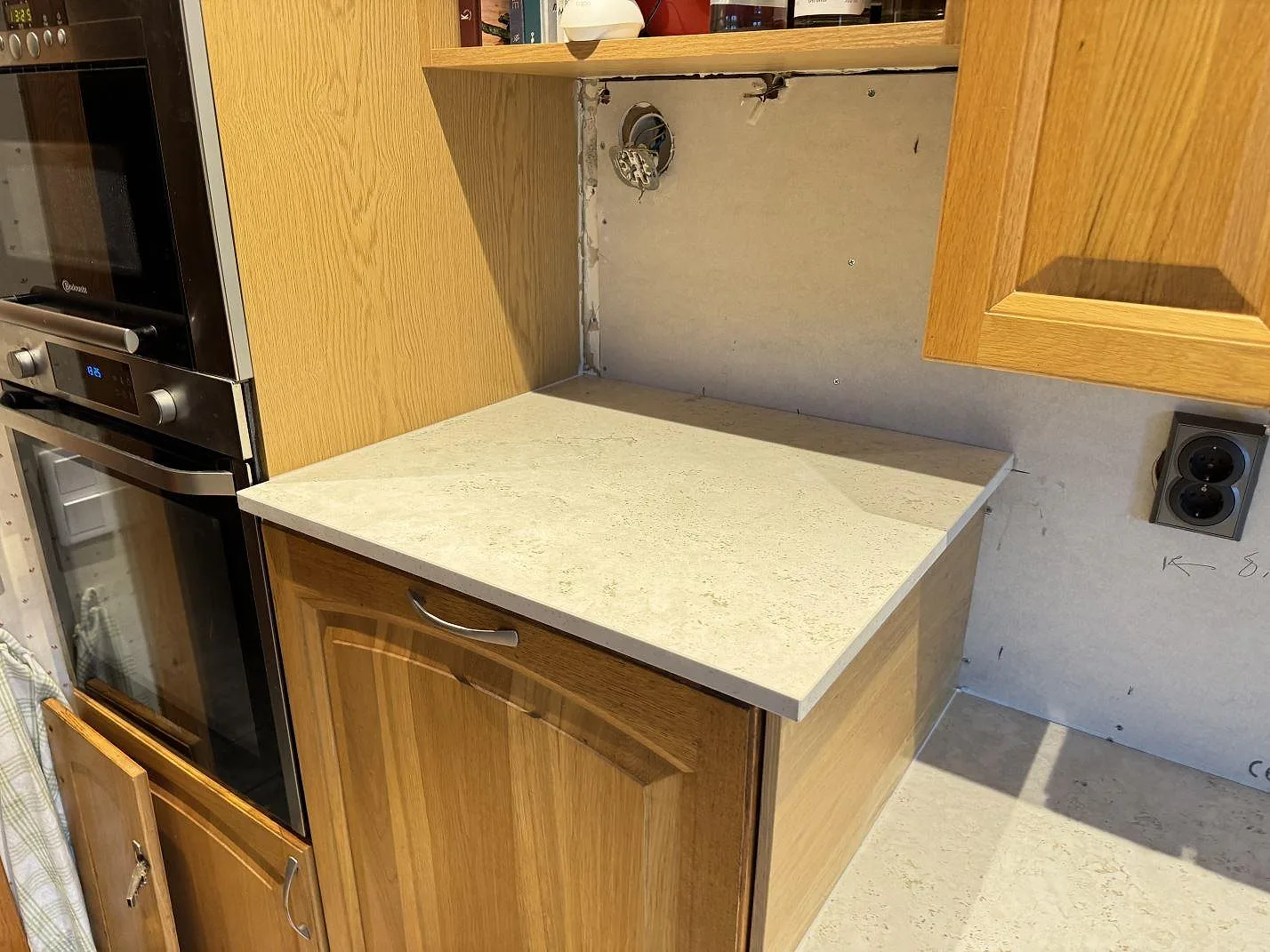 Køkkenbordplade i Dekton TK05 Sabbia, Hasslö – billede 5