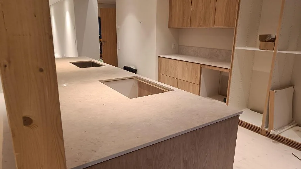 Køkkenbordplade i Dekton Tk05 Sabbia, Höllviken – billede 8