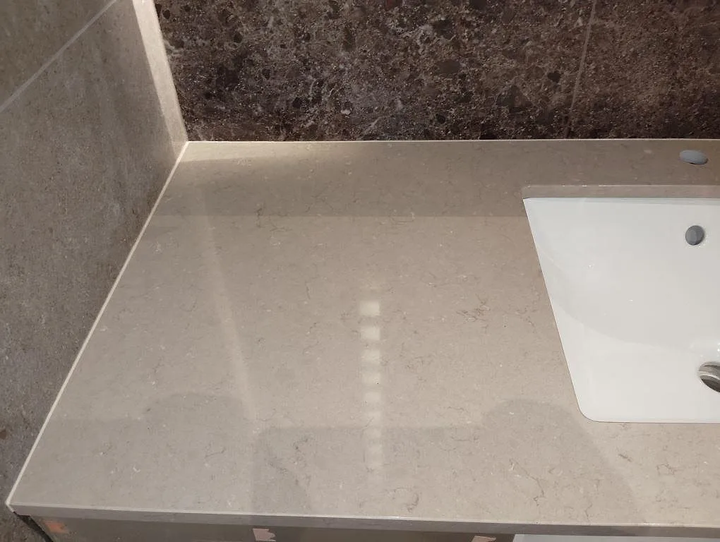 Bordplade i Dekton Tk05 Sabbia, Järfälla – billede 3