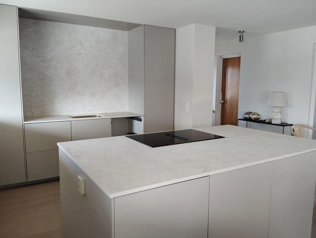 Køkkenbordplade i Dekton Tk05 Sabbia, Köping