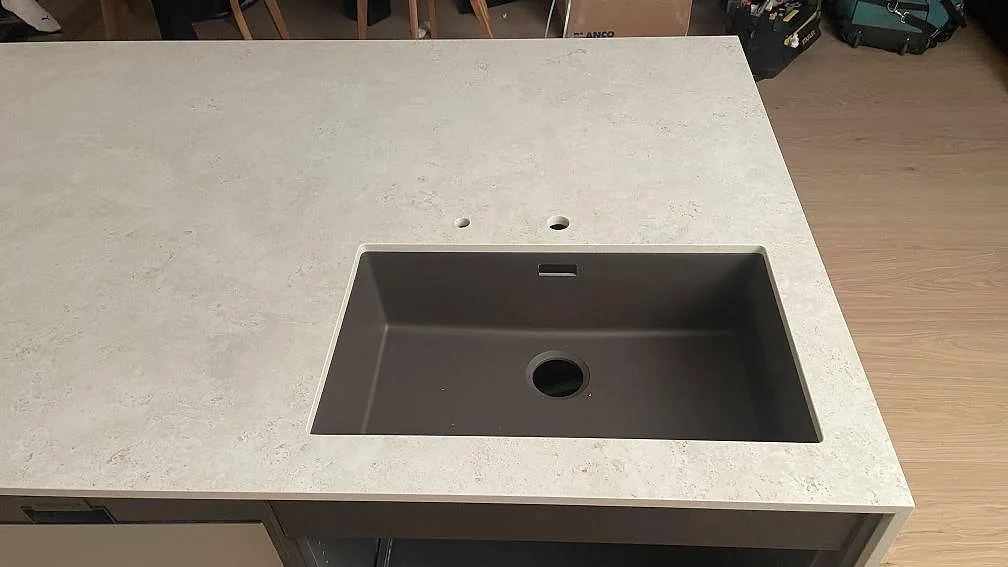Køkkenbordplade i Dekton Tk05 Sabbia, Lomma – billede 3