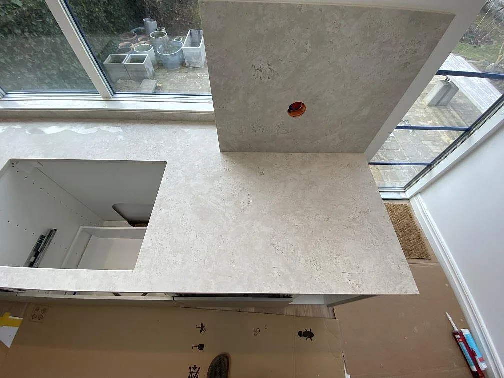 Køkkenbordplade i Dekton Tk05 Sabbia, Malmö – billede 3