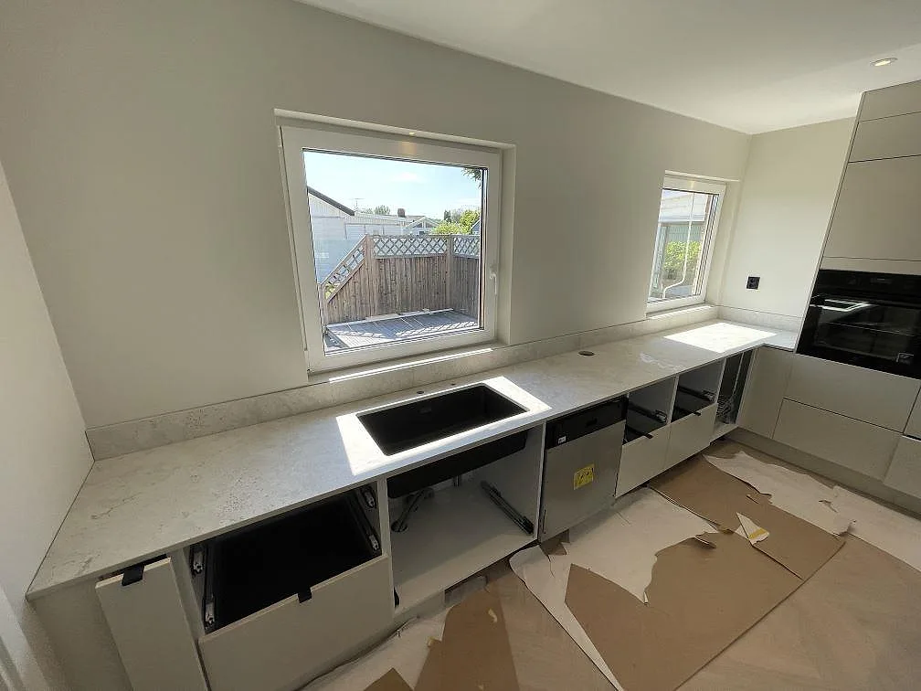 Køkkenbordplade i Dekton Tk05 Sabbia, Örebro – billede 3