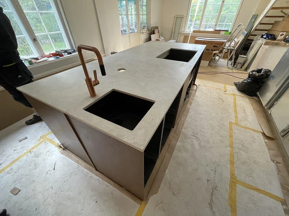 Køkkenbordplade i Dekton Tk05 Sabbia, Saltsjö Duvnäs – billede 2