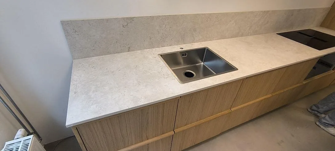 Køkkenbordplade i Dekton Tk05 Sabbia, Stockholm – billede 4