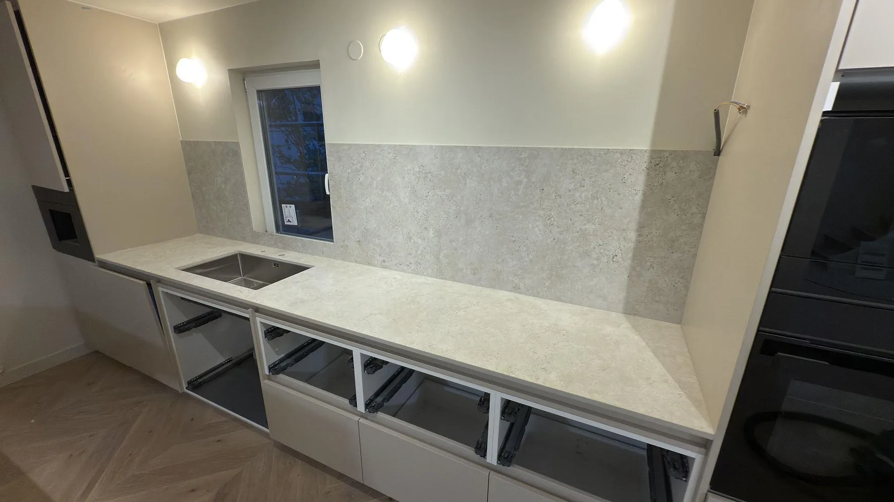 Køkkenbordplade i Dekton Tk05 Sabbia, Stockholm – billede 3
