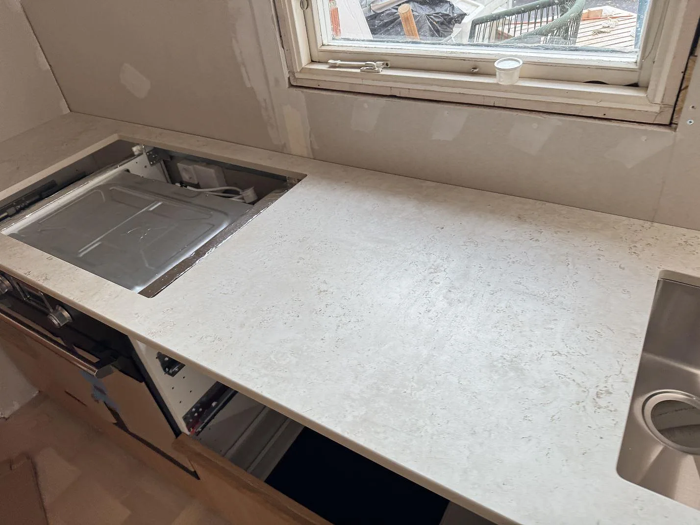 Køkkenbordplade i Dekton Tk05 Sabbia, Tollered – billede 4