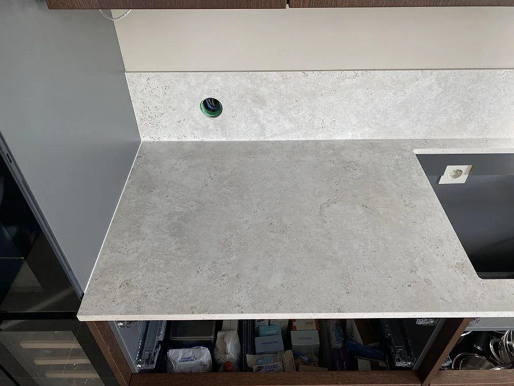 Køkkenbordplade i Dekton Tk05 Sabbia, Väjern – billede 2