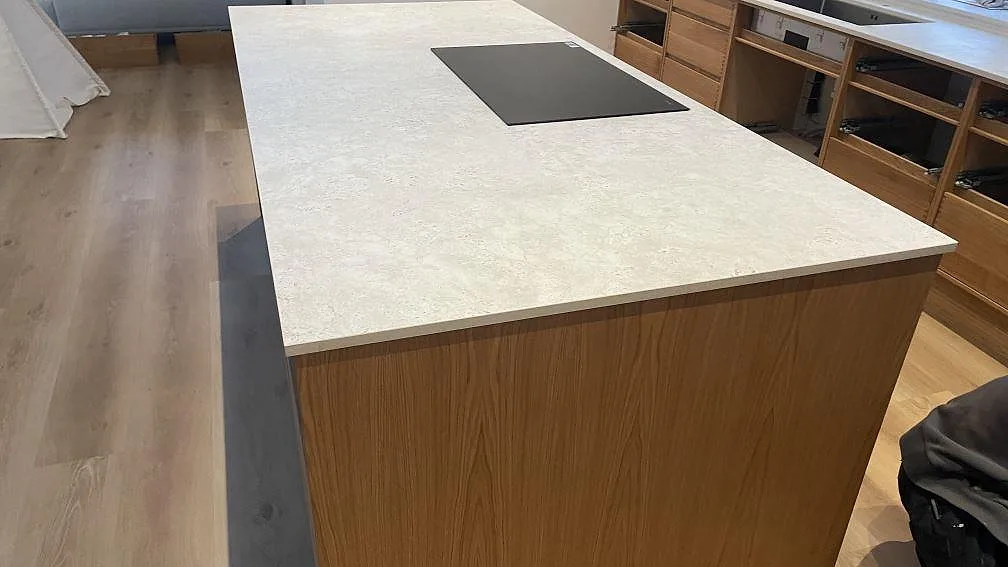Køkkenbordplade i Dekton Tk05 Sabbia, Vejle – billede 2