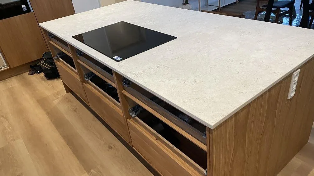 Køkkenbordplade i Dekton Tk05 Sabbia, Vejle – billede 4