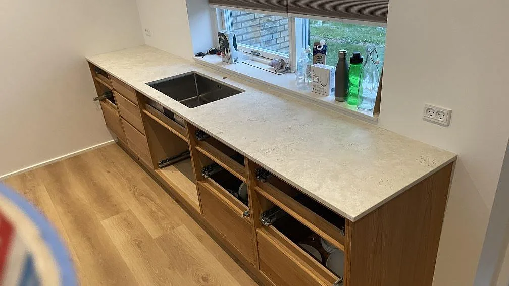 Køkkenbordplade i Dekton Tk05 Sabbia, Vejle – billede 7