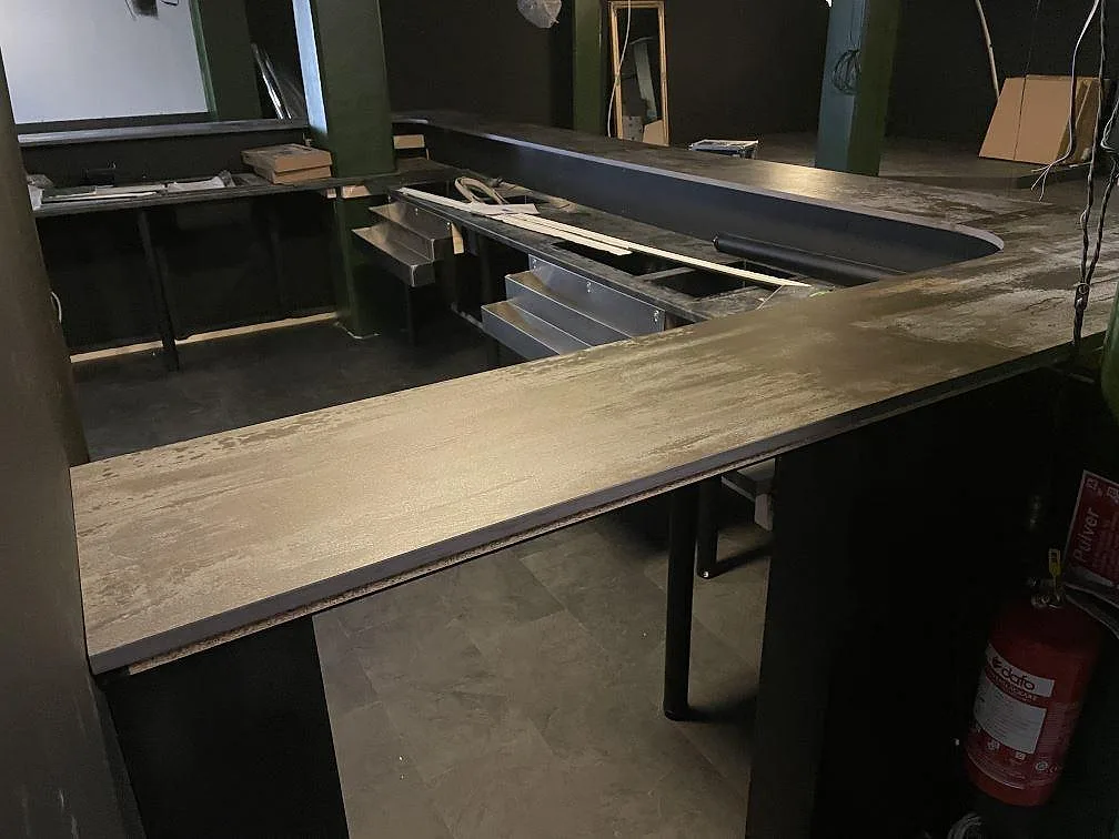 Bardisk i Dekton Trilium, Borås