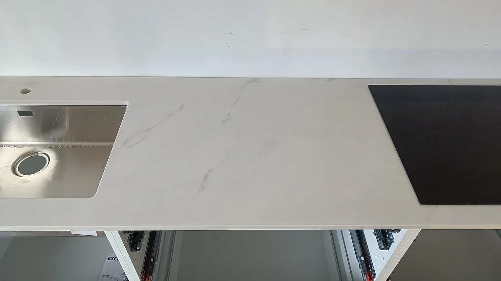 Køkkenbordplade i Dekton Tundra, Asmundtorp – billede 3