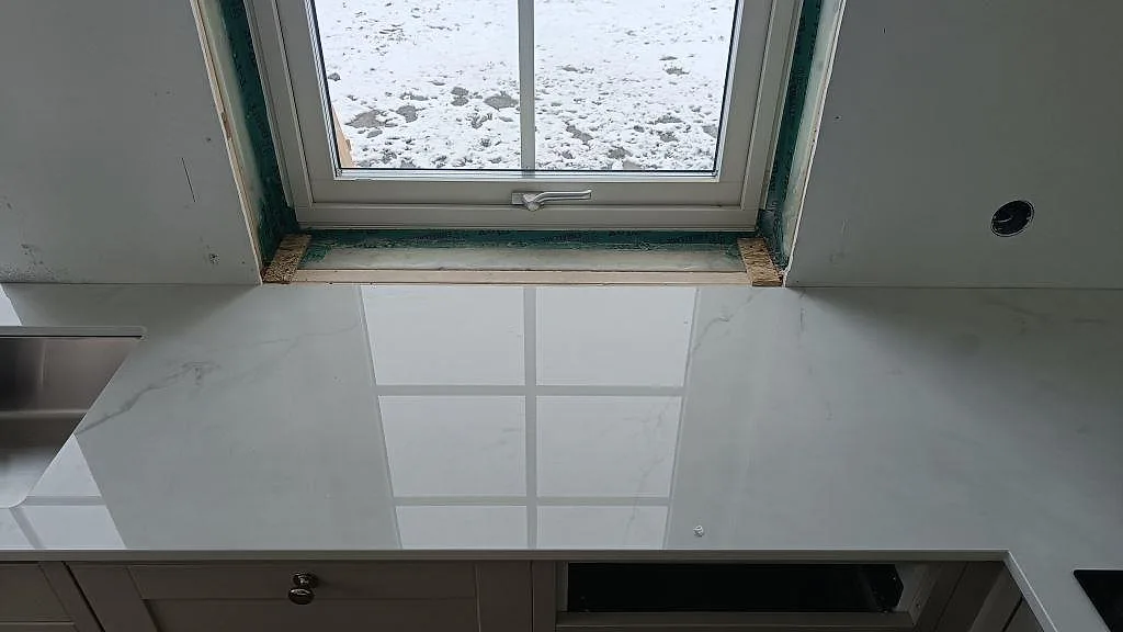 Køkkenbordplade i Dekton Tundra, Borås – billede 5