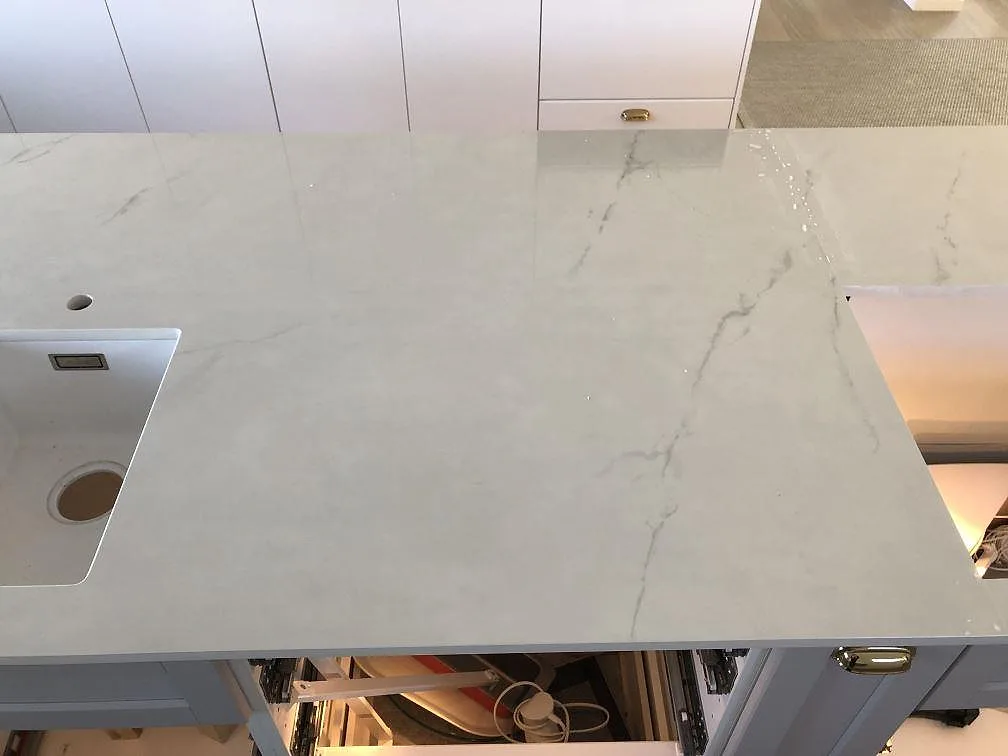 Køkkenbordplade i Dekton Tundra, Halmstad – billede 4